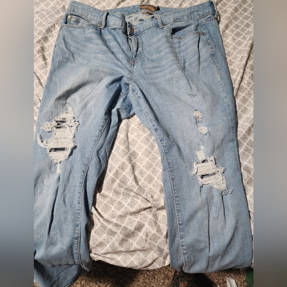 Torrid light wash disressed and patched pants 20 short
